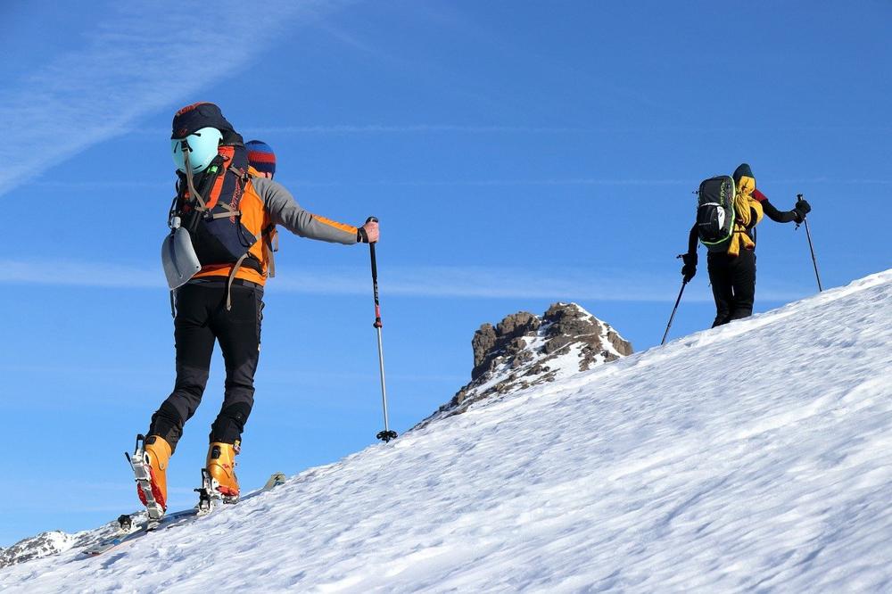 Skiing alps