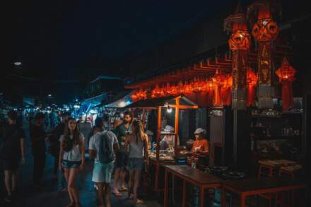 Najciekawsze miejsca do odwiedzenia w Tajlandii: od Bangkoku po rajskie plaże Koh Phi Phi